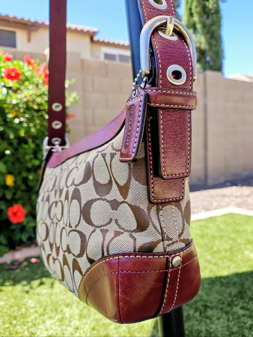 Authentic Coach Soho Signature Tan Burgandy Jacquard Hobo, Shoulder- F12328